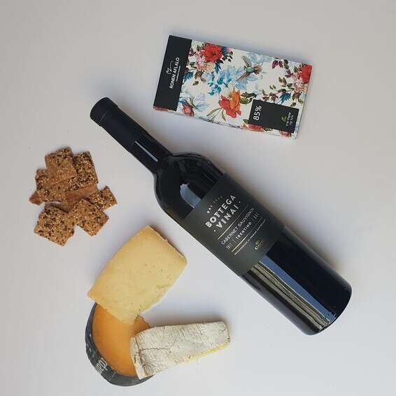 מארז מיוחד של מעדניית יום טוב ויקב&nbsp;CAVIT // צילום: יח"צ